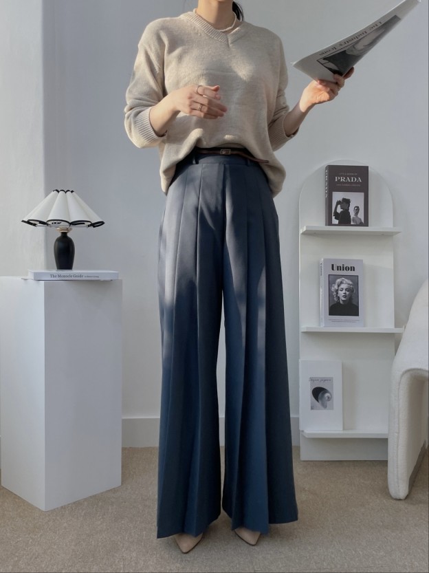 Wide pants/ Folded pants